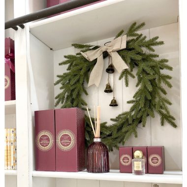 PINE WREATH W/BOW & BELL
